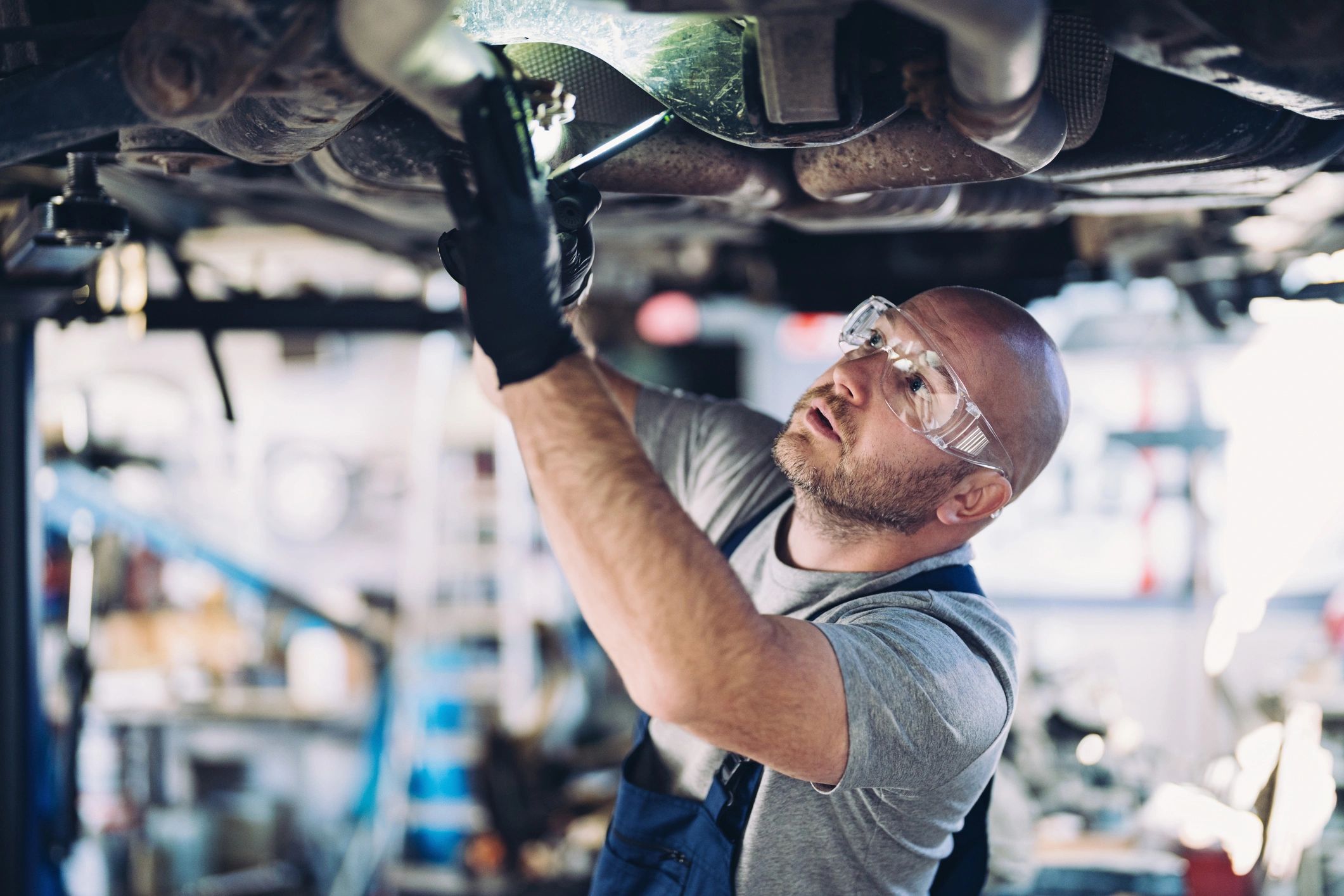 Mobile mechanic performing on-site truck repair